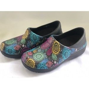 Dual Comfort Crocs Mandala Paisley Slip Resistant Nurse Clogs Women's Size 8